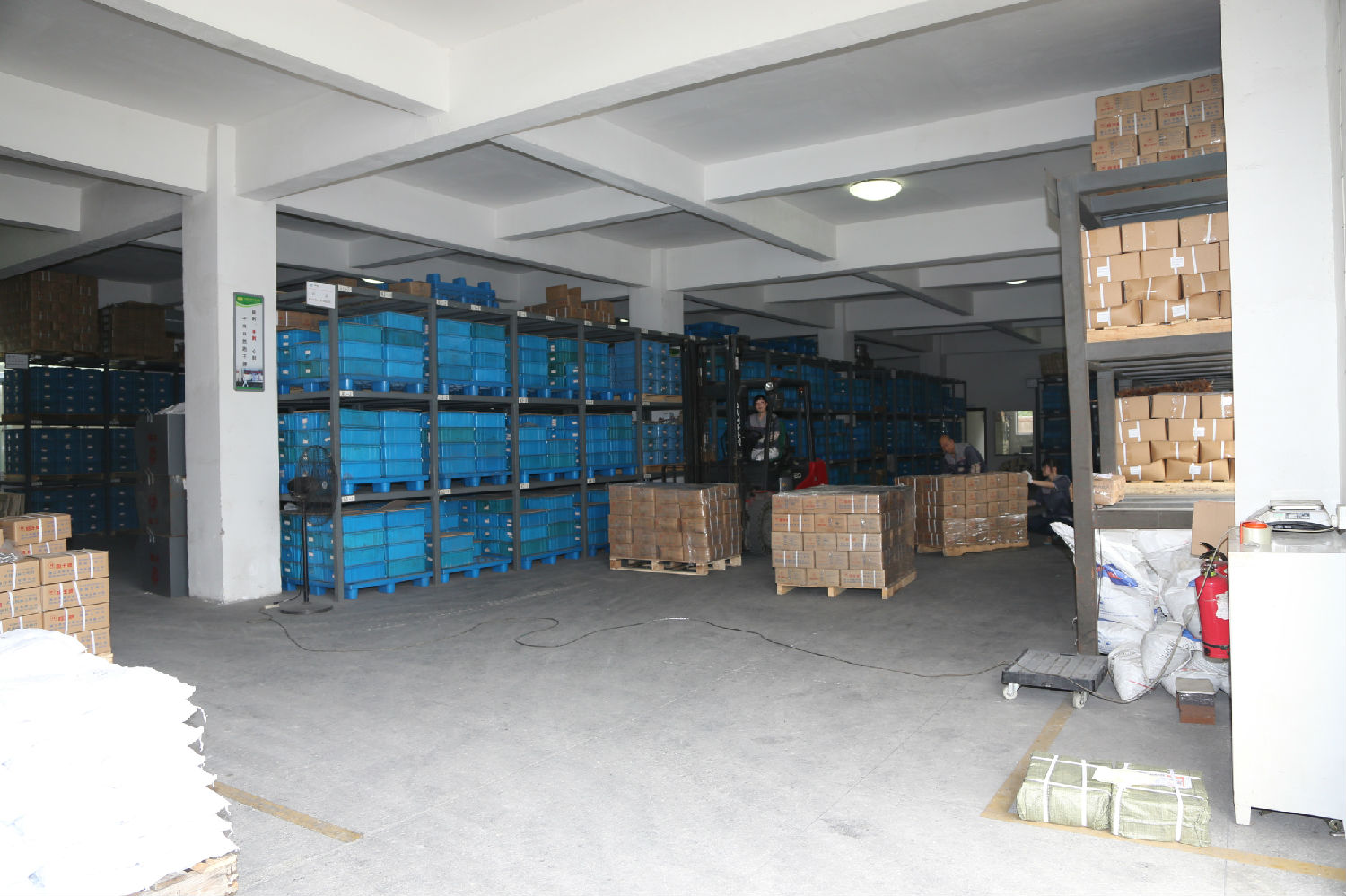 鼓型抽芯鉚釘發(fā)貨_副本.jpg 鼓型抽芯鉚釘發(fā)貨_副本.jpg